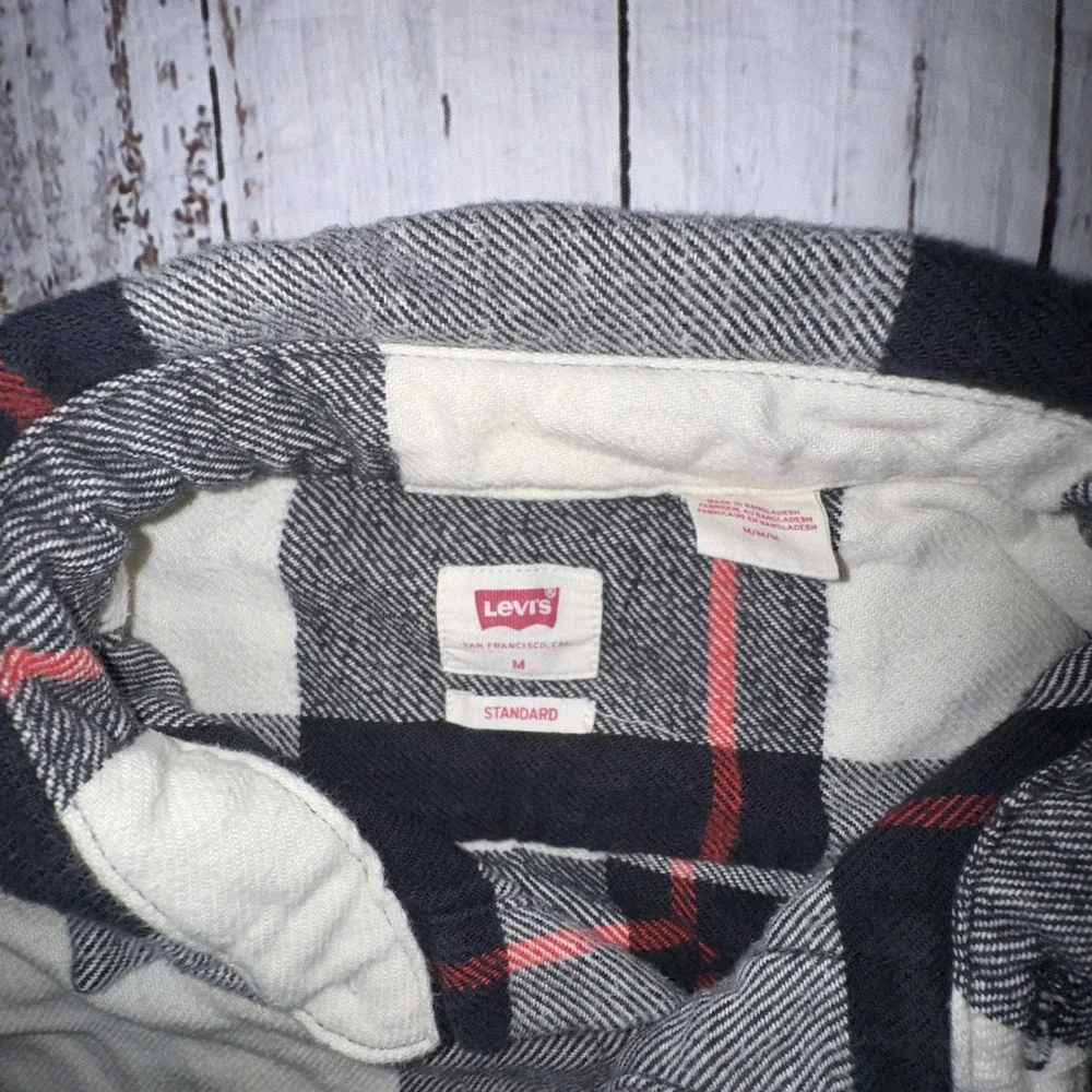 Levis levis pearl